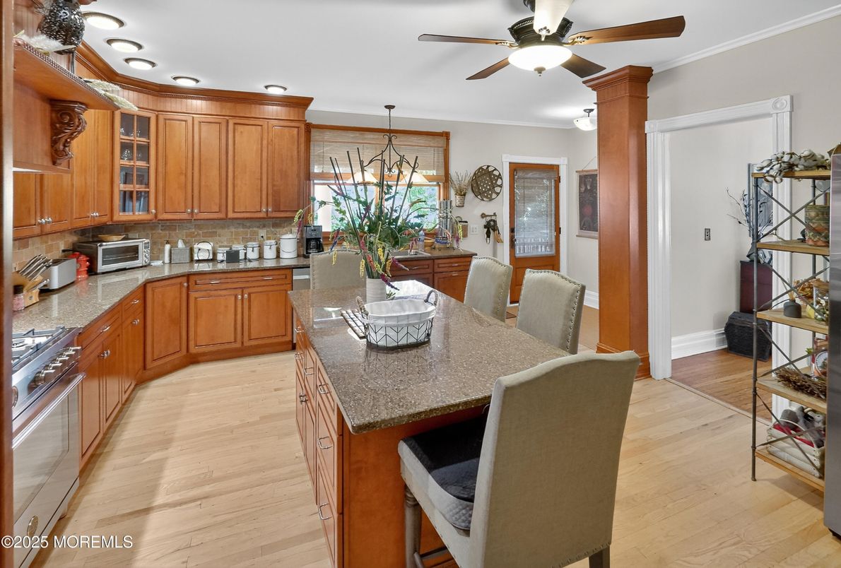 Dining room, Interior, Kitchen, Pendant Lights, Recessed Lighting, Wood Texture Flooring