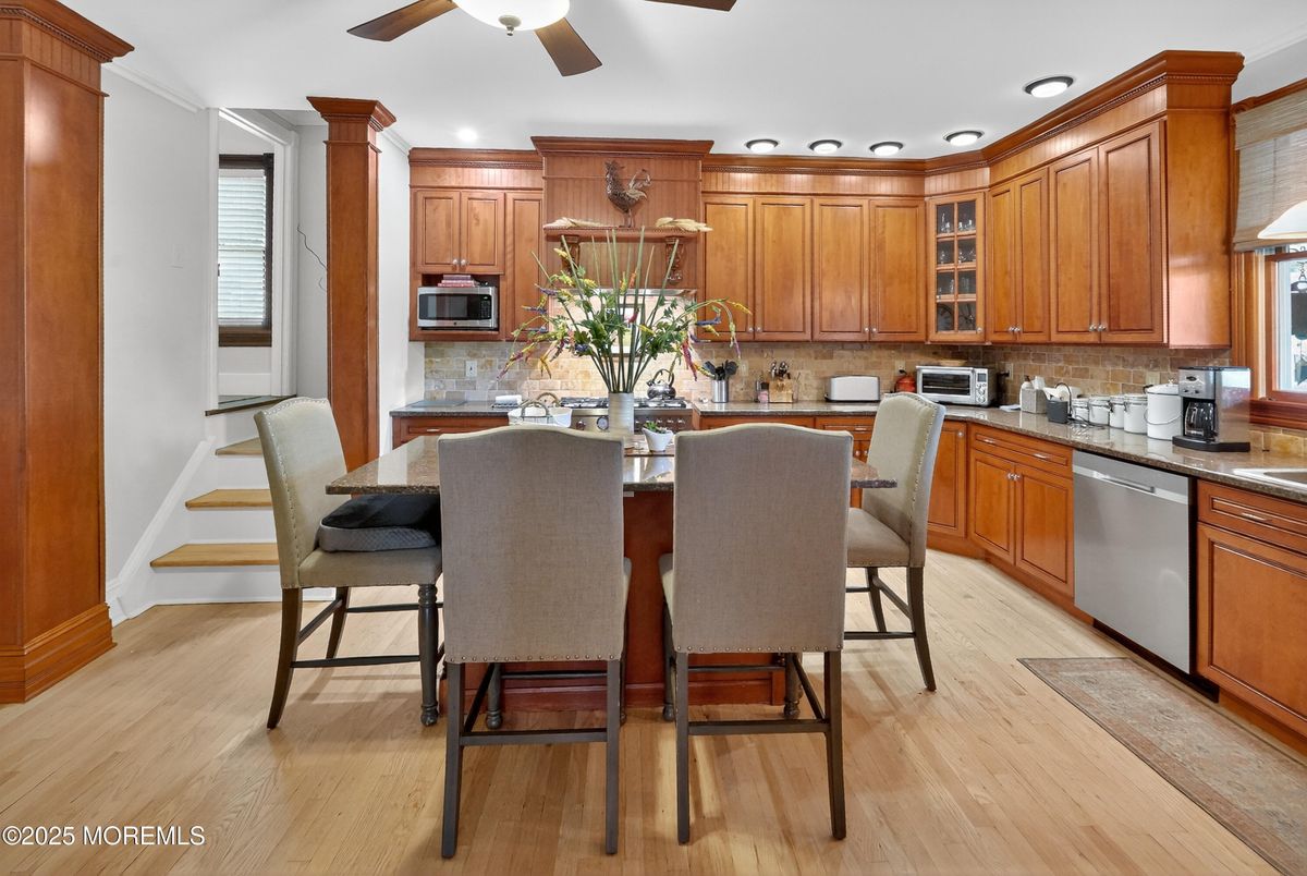 Dining room, Interior, Kitchen, Recessed Lighting, Wood Texture Flooring
