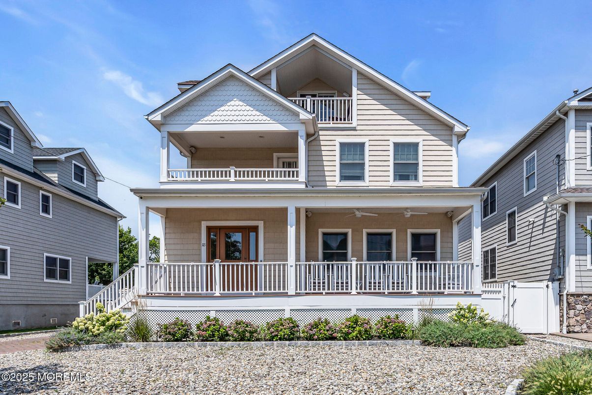 Exterior, Facade, Queen Anne Victorian