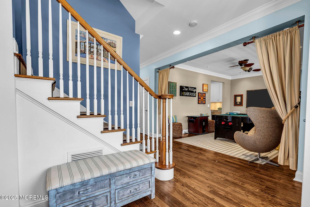 Interior, Recessed Lighting, Wood Texture Flooring