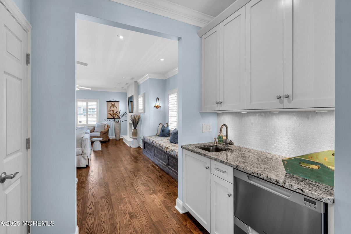 Interior, Kitchen, Living room, Recessed Lighting, Wood Texture Flooring