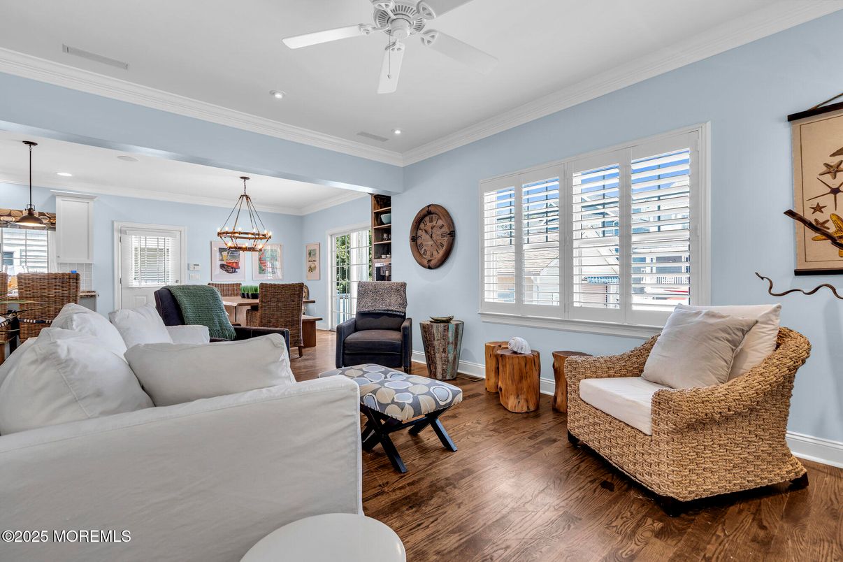 Interior, Living room, Pendant Lights, Recessed Lighting, Wood Texture Flooring