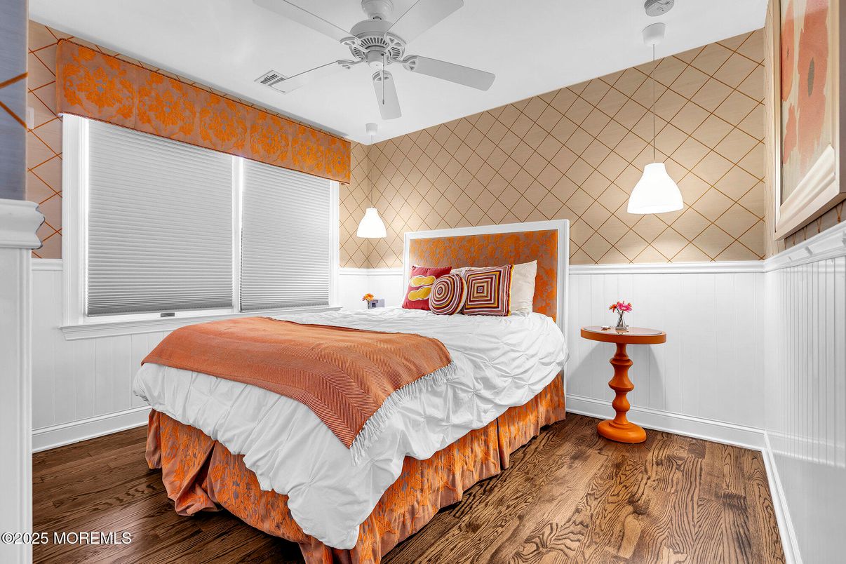 Bedroom, Interior, Pendant Lights, Wood Texture Flooring