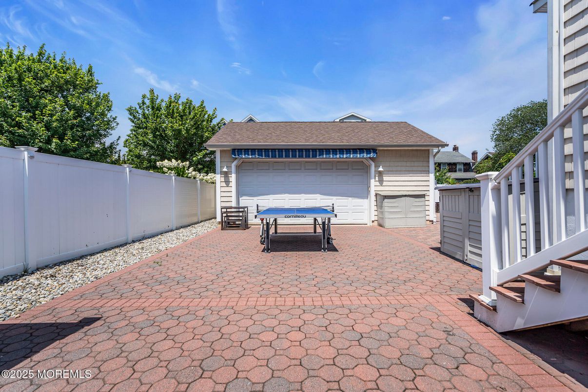 Detached Garage, Exterior