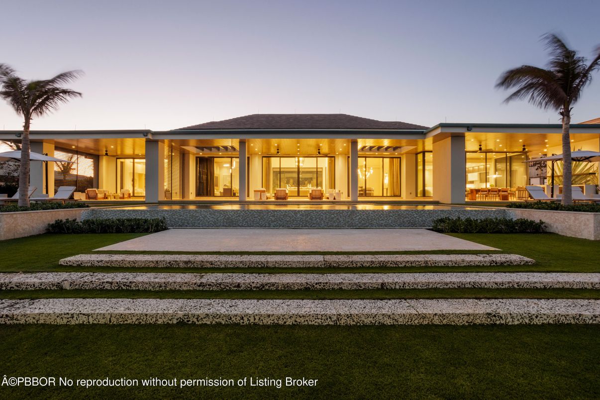 Backyard, Exterior, Facade, Modern