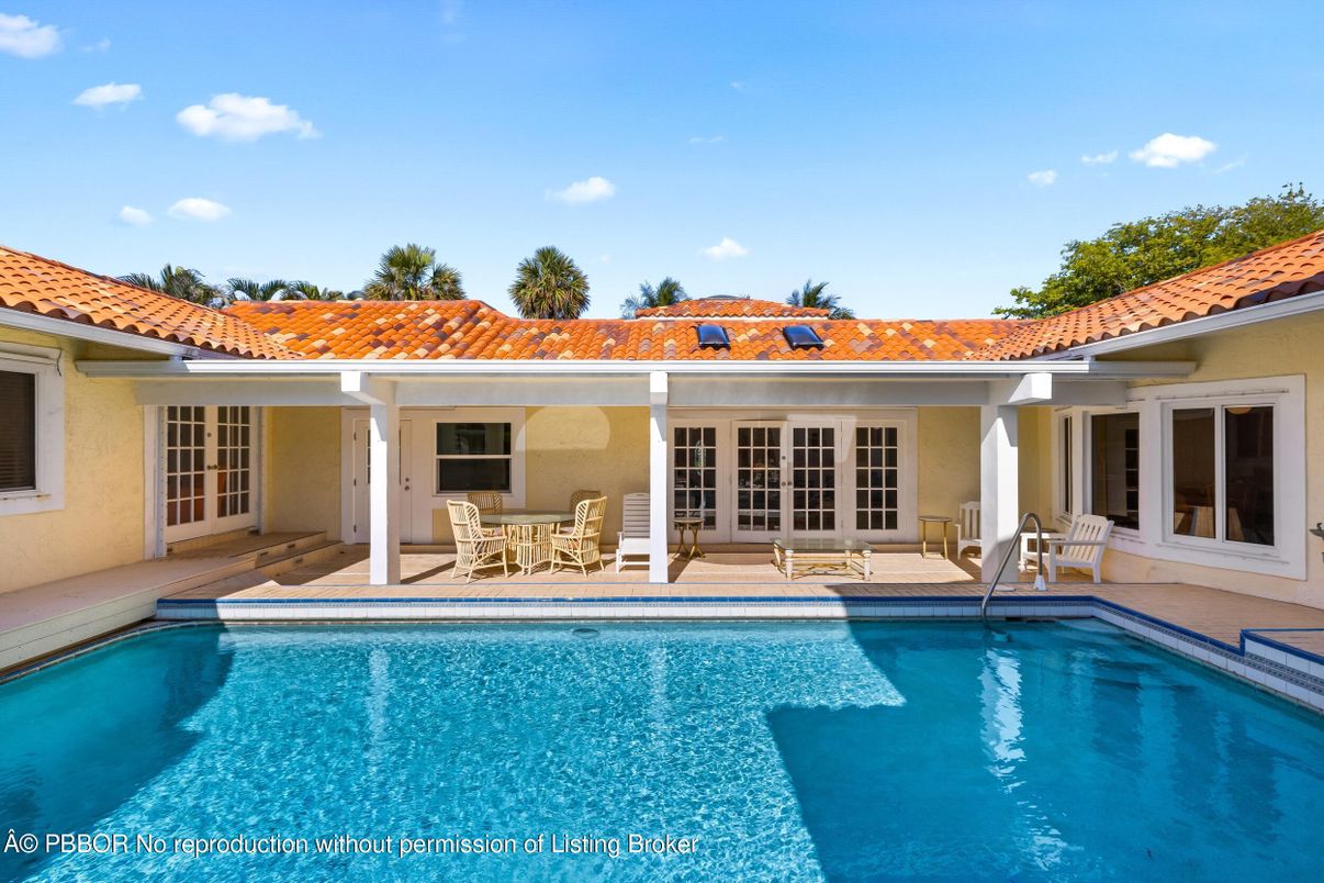 Exterior, Pool