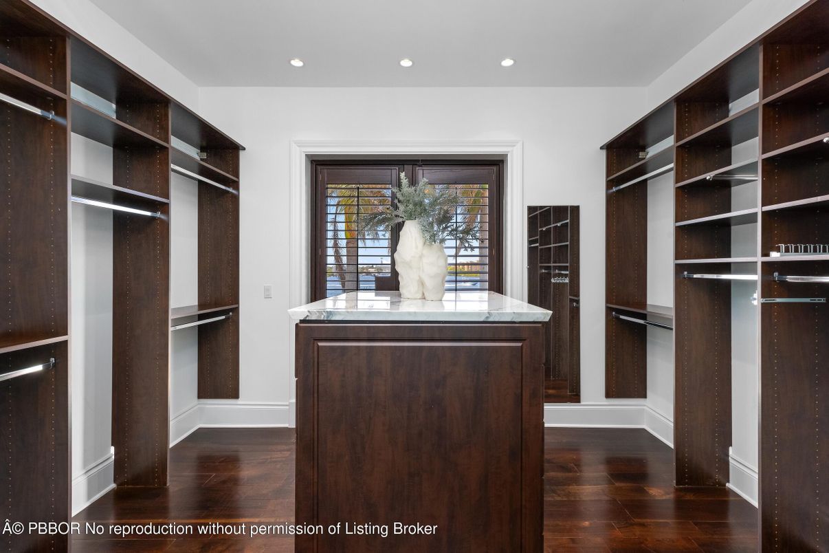 Interior, Recessed Lighting, Walk-in Closets, Wood Texture Flooring