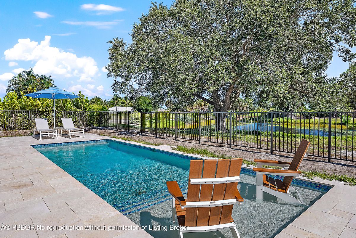 Exterior, Pool, Water