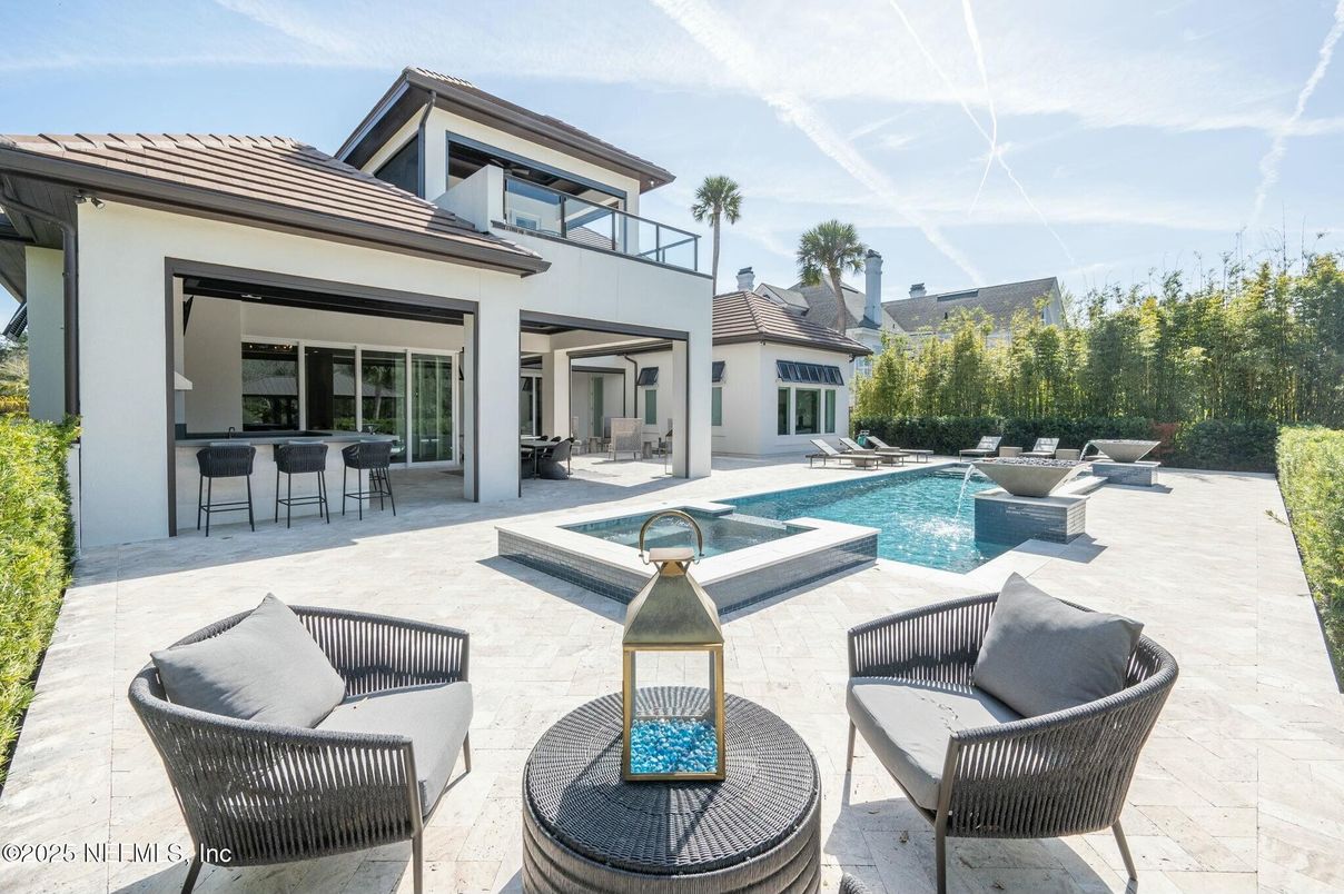Exterior, Pool