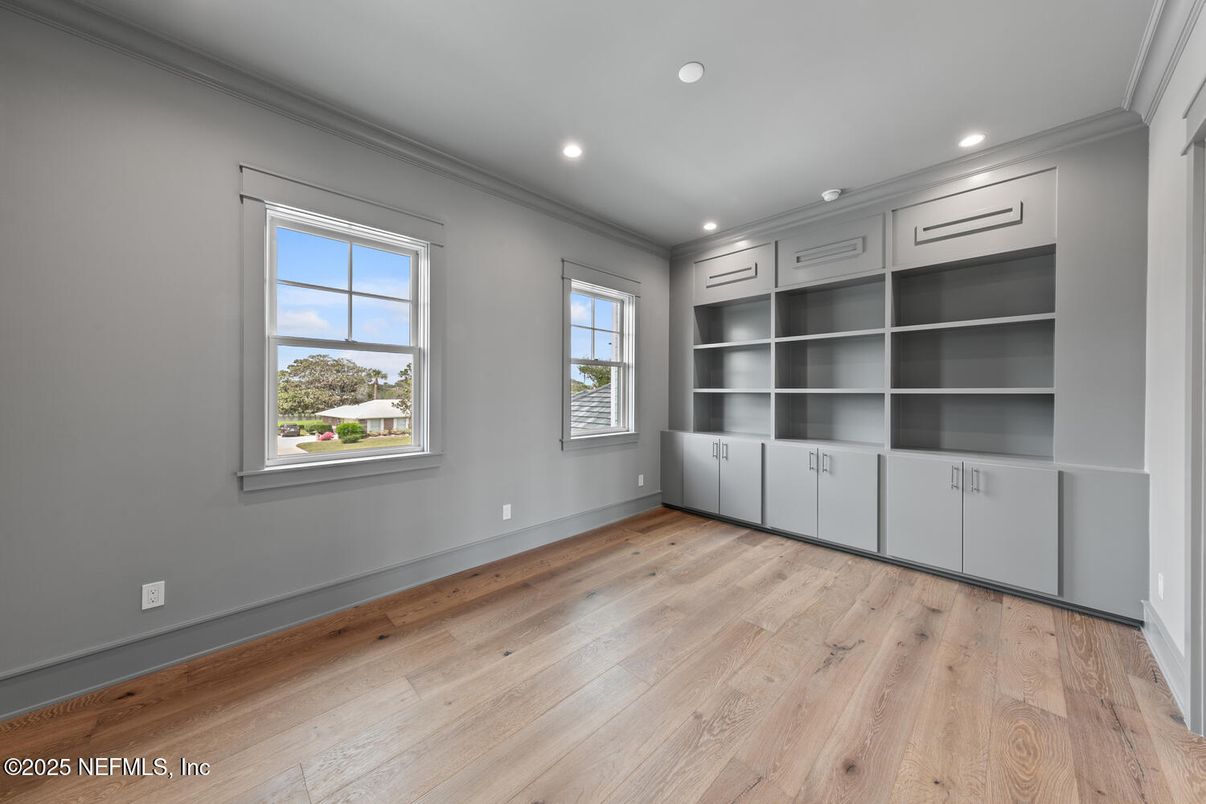 Empty room, Interior, Recessed Lighting, Wood Texture Flooring