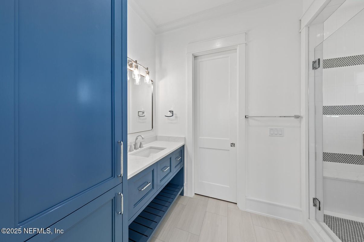 Bathroom, Dual Sink Vanities, Interior