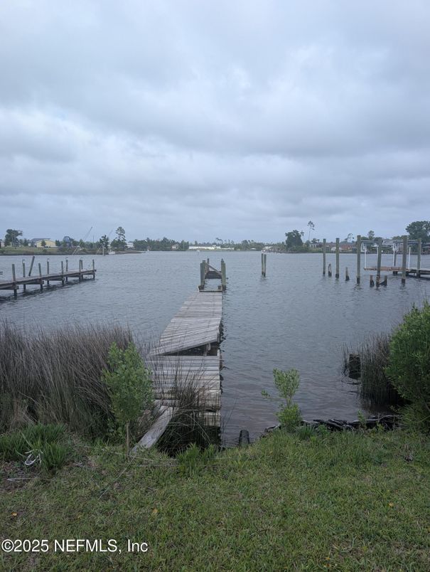 Exterior, Lake