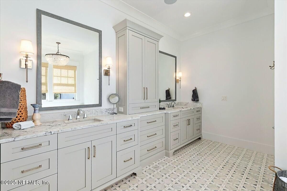 Bathroom, Dual Sink Vanities, Interior, Recessed Lighting