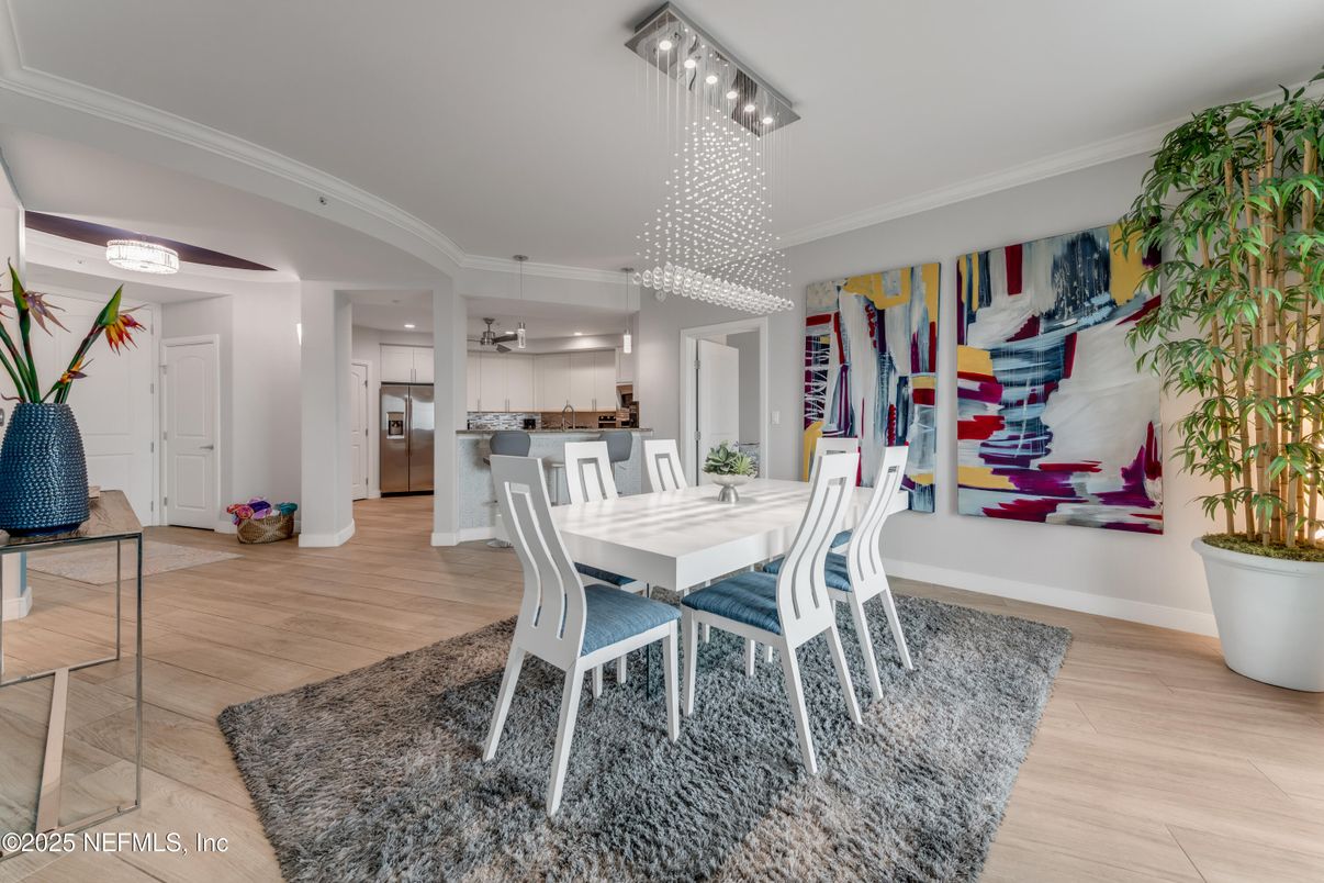 Chandelier, Dining room, Interior, Kitchen, Pendant Lights, Recessed Lighting, Wood Texture Flooring
