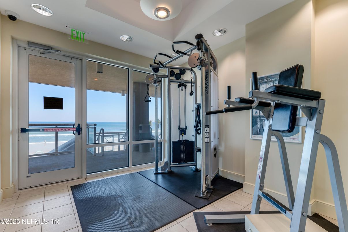 Fitness Equipment, Interior, Recessed Lighting, Water