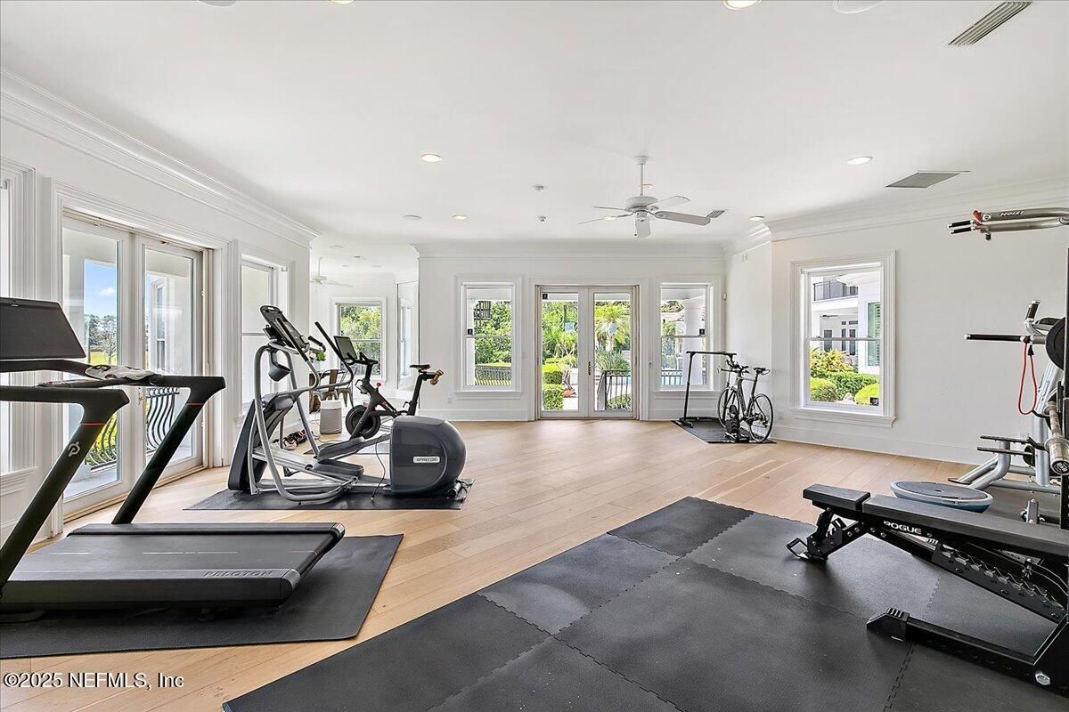 Fitness Equipment, Interior, Recessed Lighting, Wood Texture Flooring