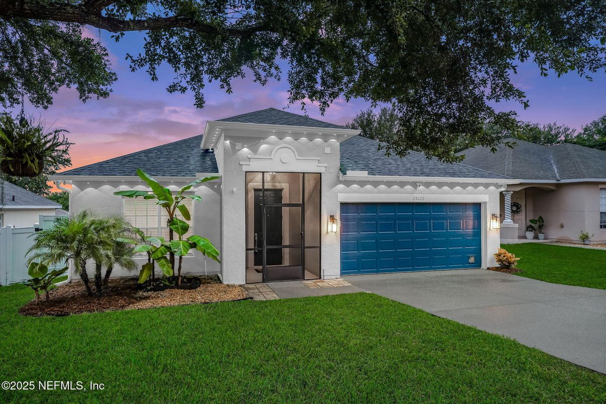 Attached, Exterior, Facade, Ranch