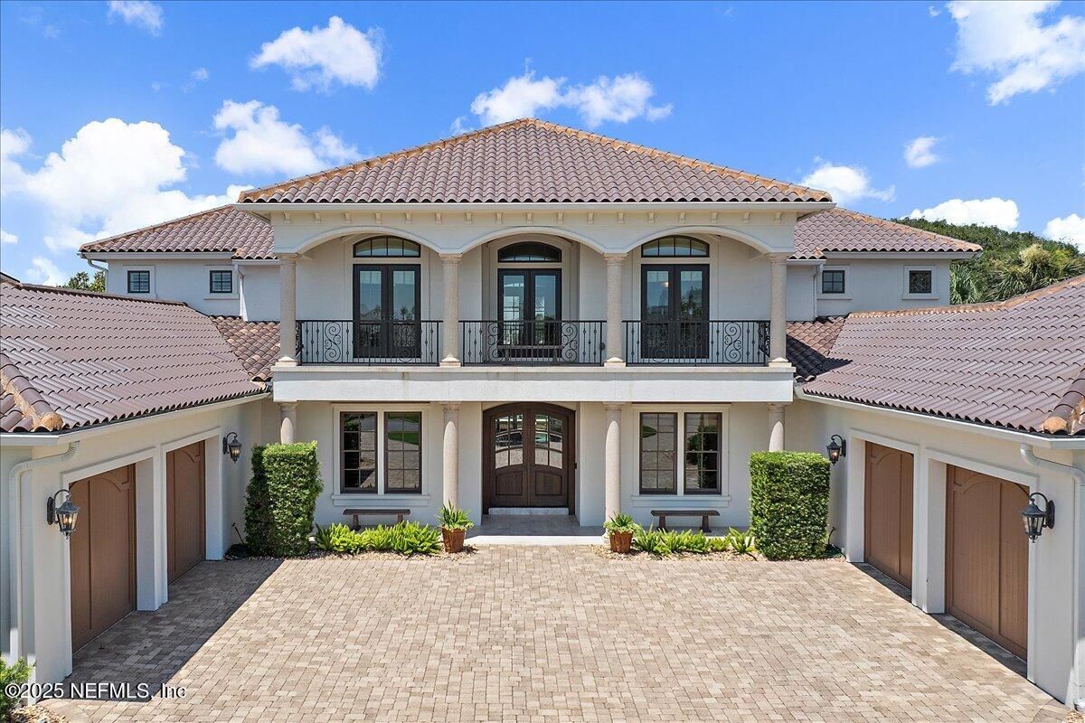 Attached, Exterior, Facade, Mediterranean