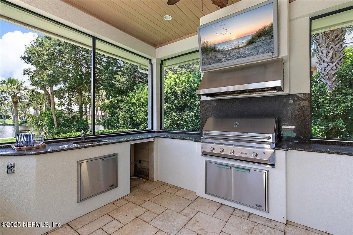 Interior, Recessed Lighting, Stainless Steel Appliances, Wooden Ceilings