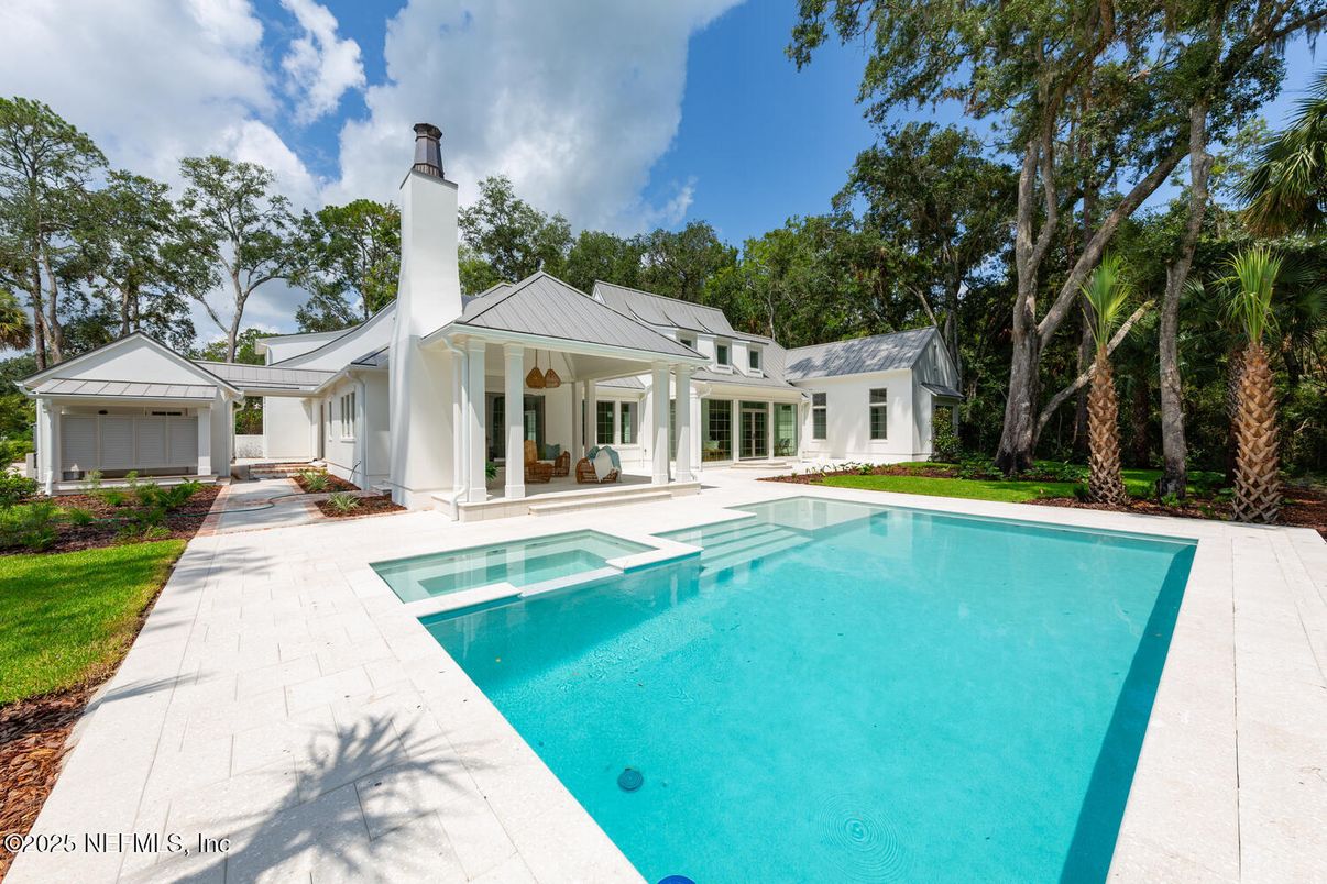 Exterior, Pool
