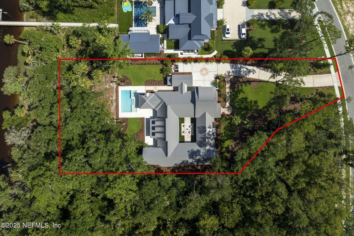Exterior, Drone