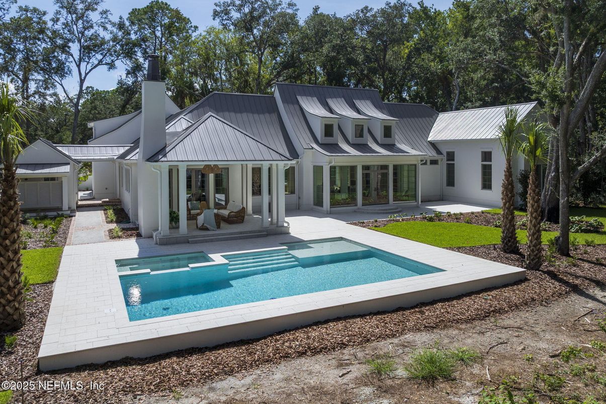 Exterior, Pool