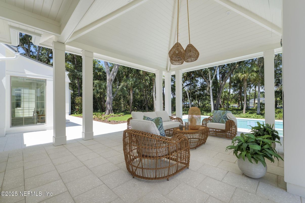Exterior, Interior, Living room, Pendant Lights