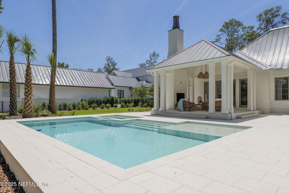 Exterior, Pool