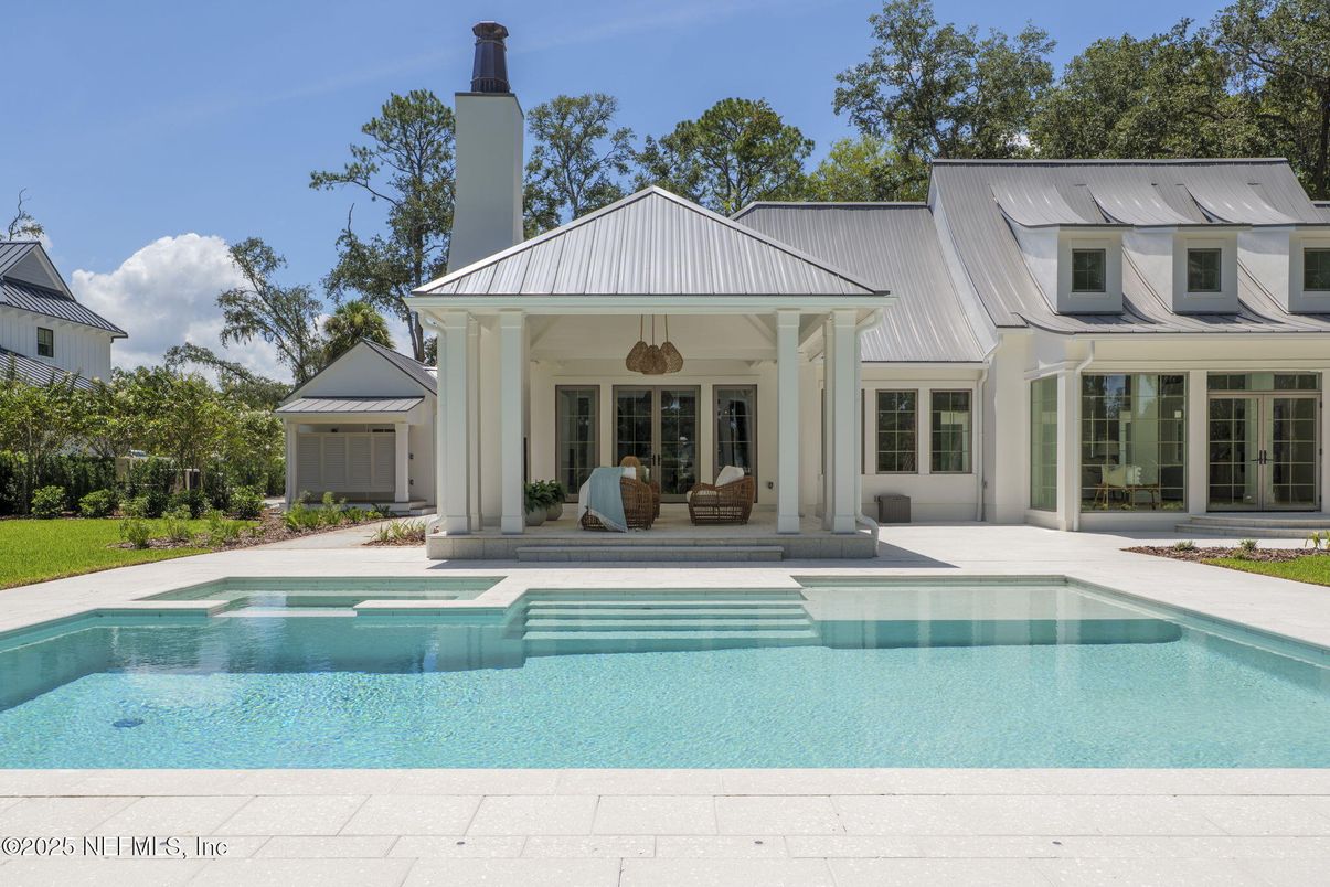 Exterior, Pool