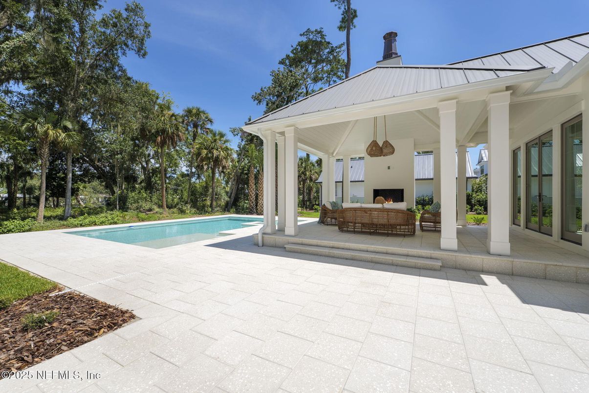 Exterior, Pool