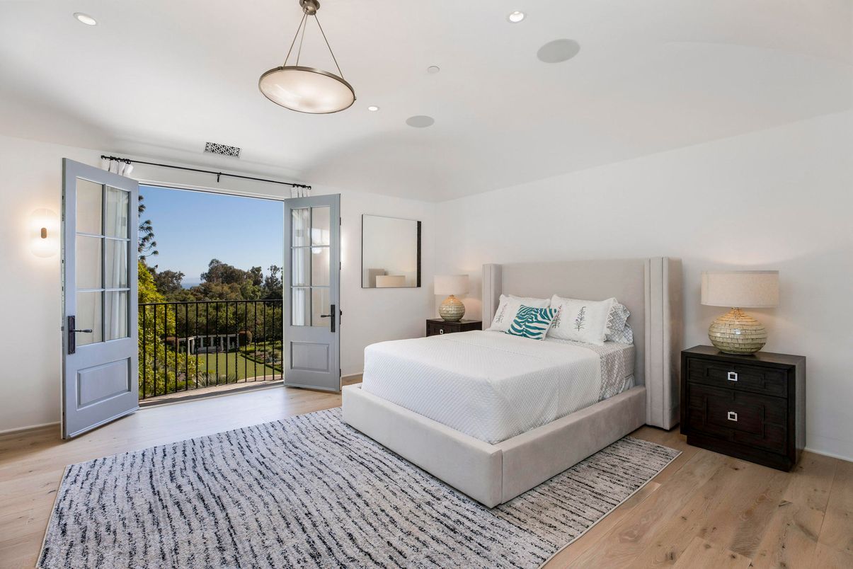 Bedroom, Interior, Pendant Lights, Recessed Lighting, Wood Texture Flooring