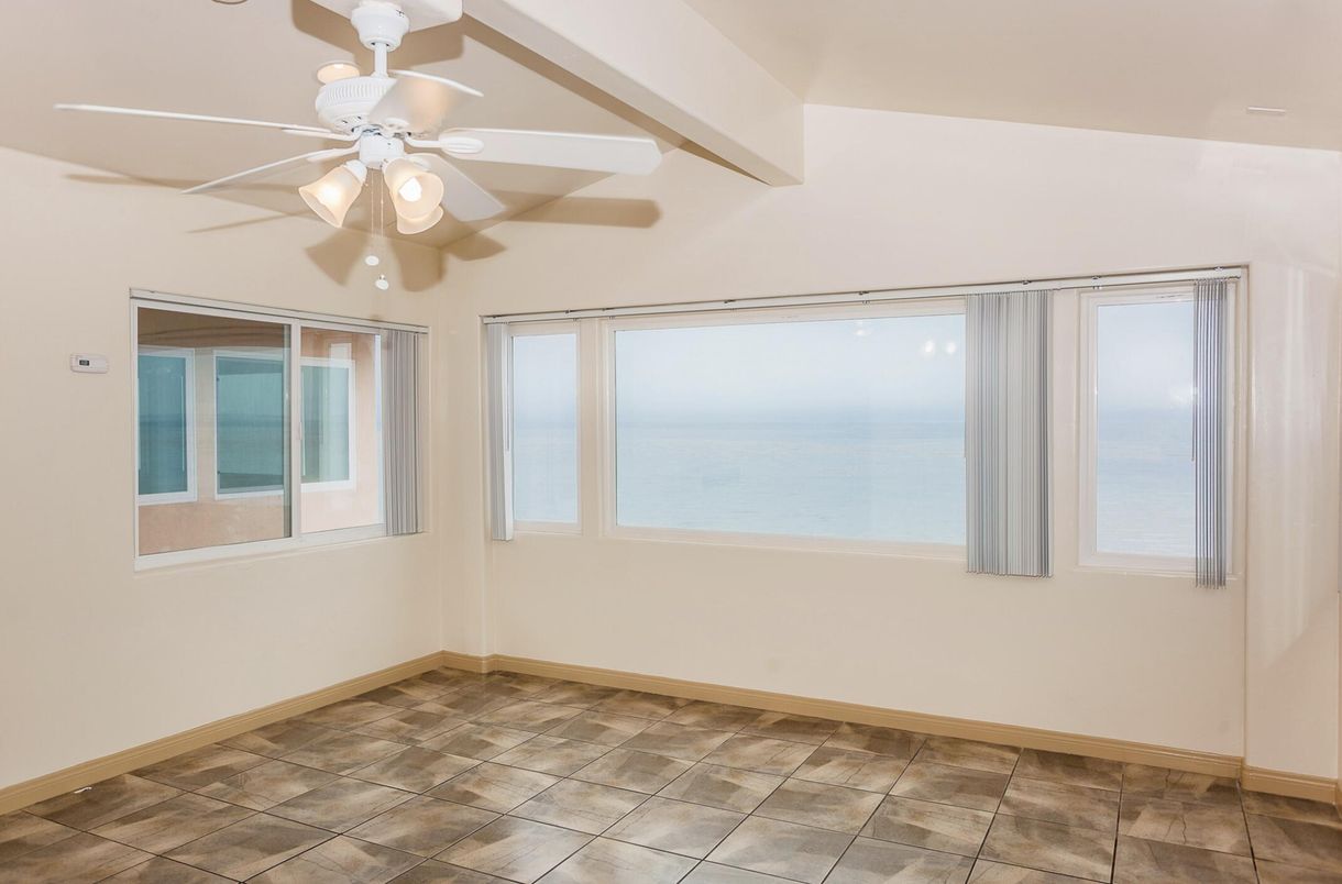 Empty room, Interior, Water