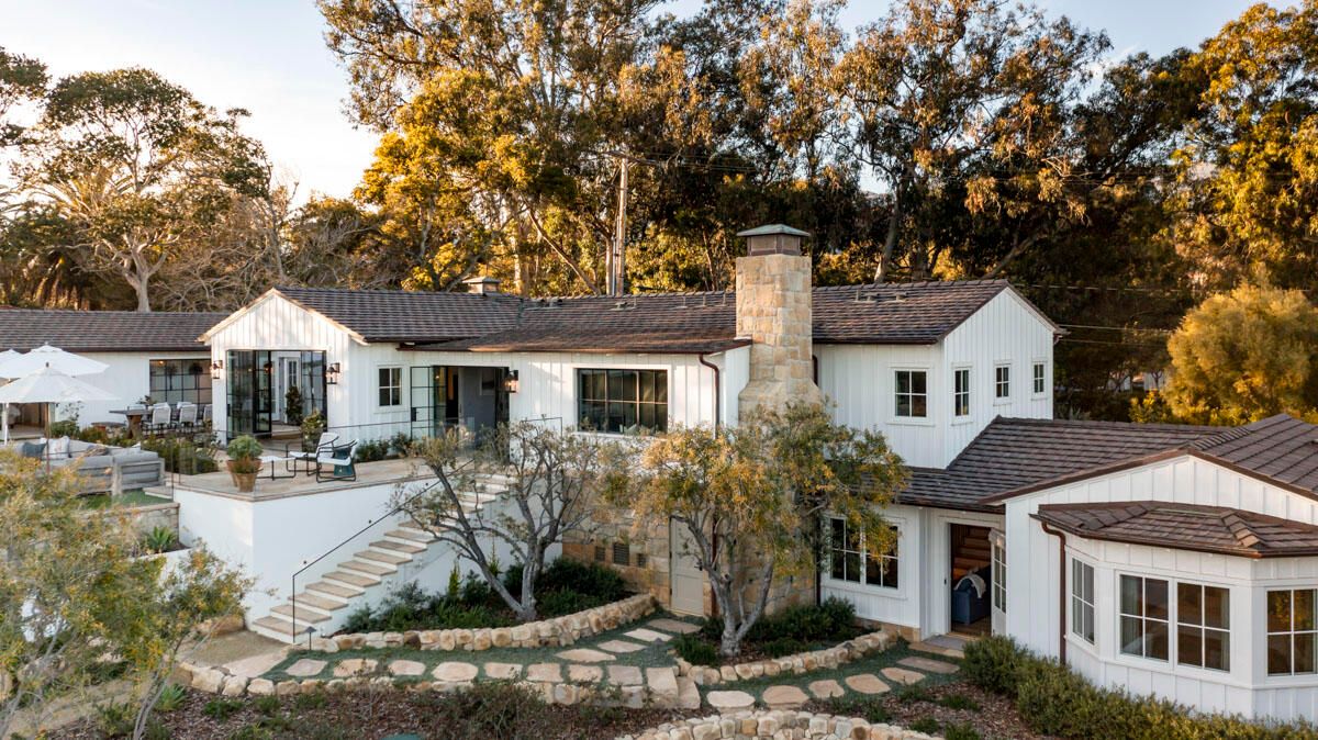 Exterior, Facade, Farmhouse