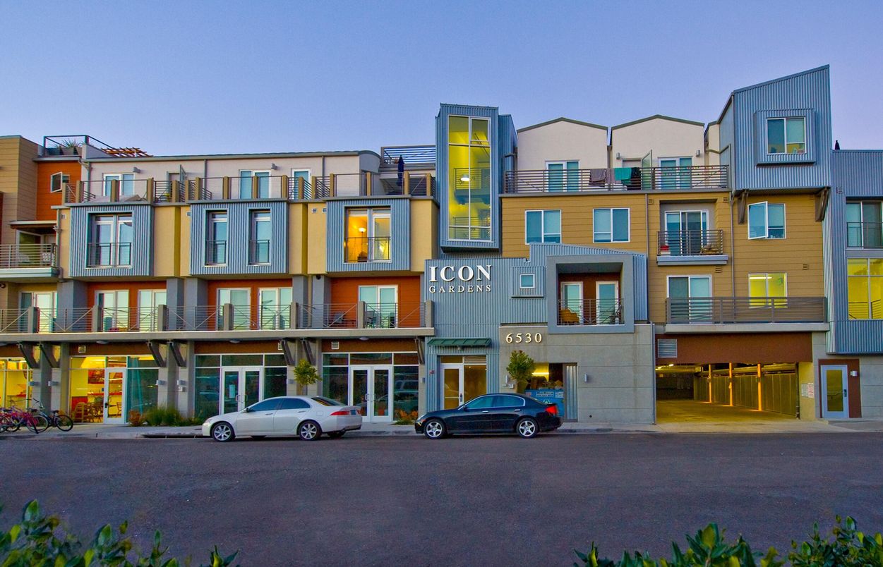 Attached, Exterior, Facade, Modern