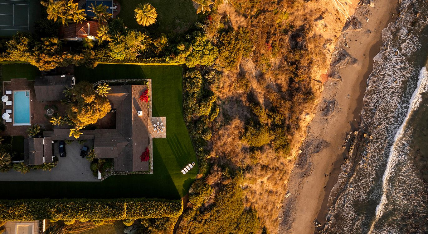Exterior, Drone