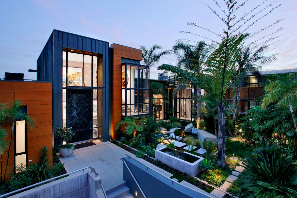Exterior, Facade, Modern