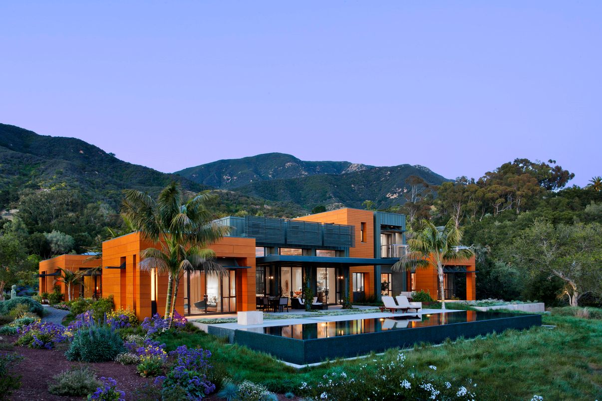 Backyard, Exterior, Facade, Modern