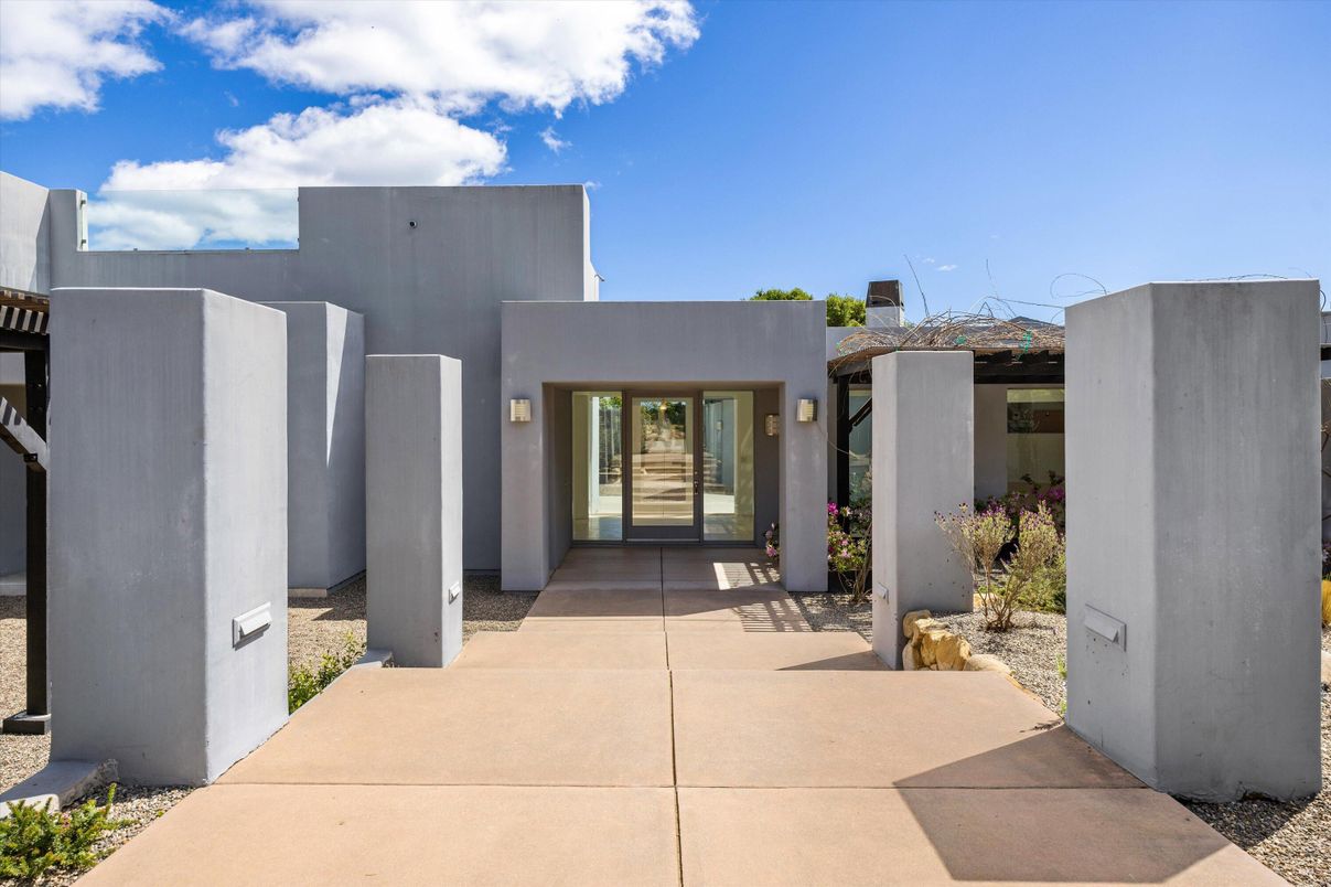 Exterior, Facade, Modern