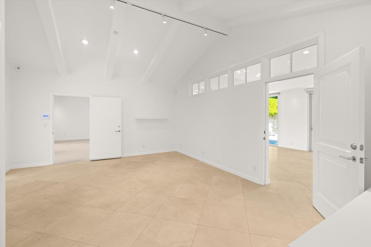 Empty room, Interior, Recessed Lighting