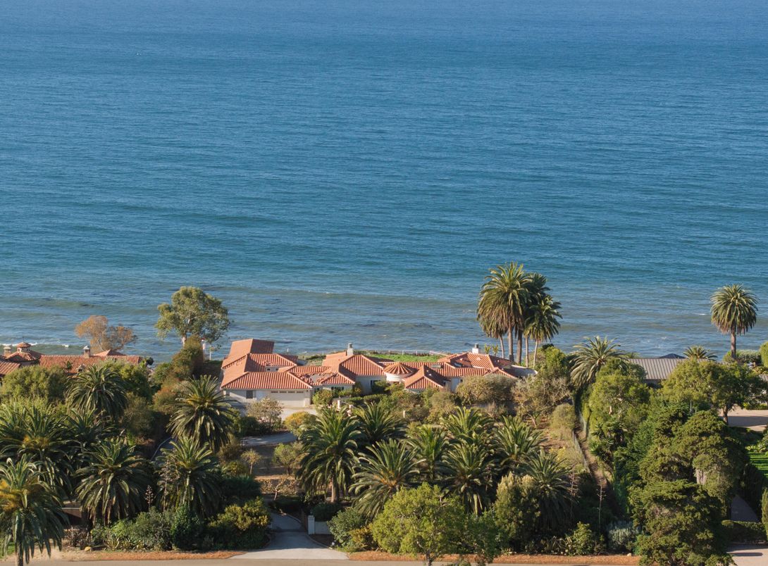 Exterior, Lake