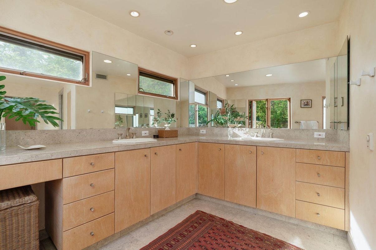 Bathroom, Dual Sink Vanities, Interior, Recessed Lighting
