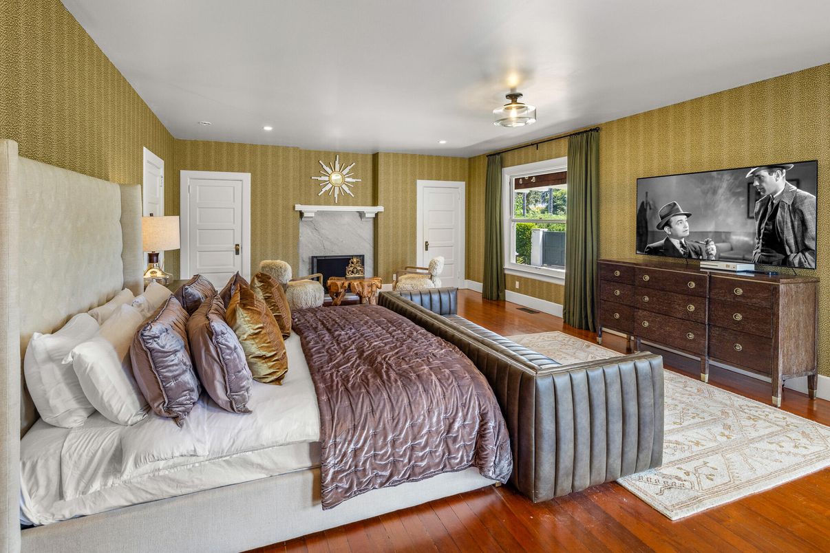 Bedroom, Fireplace, Interior, Recessed Lighting, Wood Texture Flooring