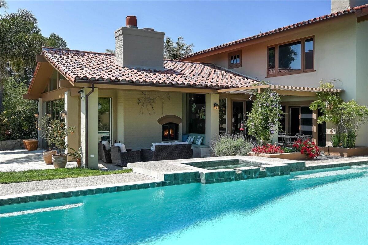 Exterior, Fireplace, Pool