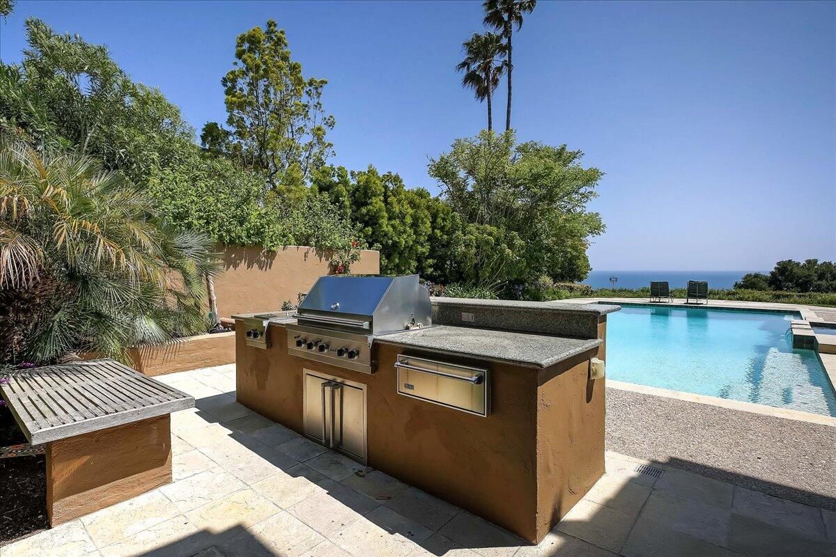 Exterior, Pool, Water