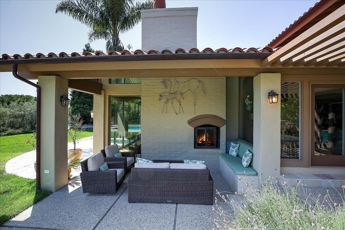 Exterior, Fireplace