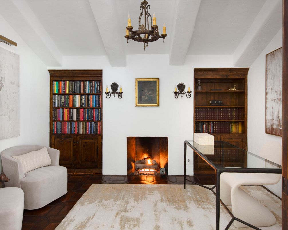 Chandelier, Fireplace, Interior, Wood Texture Flooring