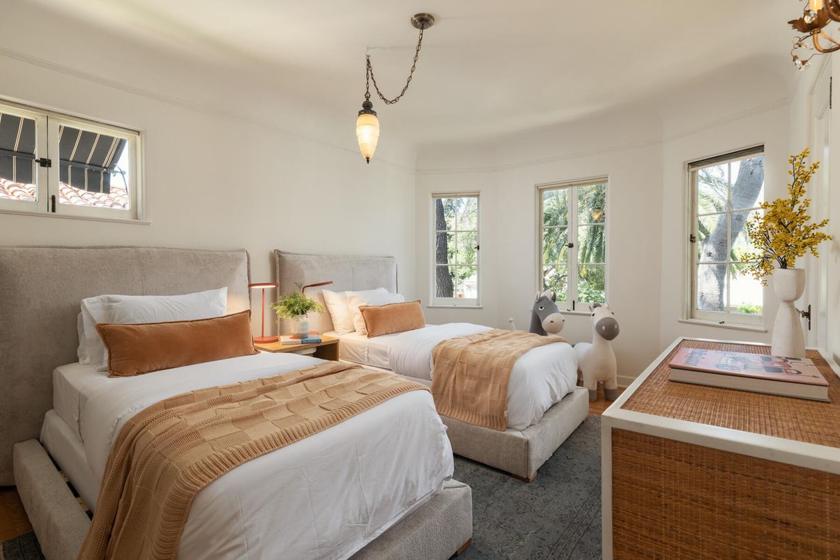 Bedroom, Interior, Pendant Lights