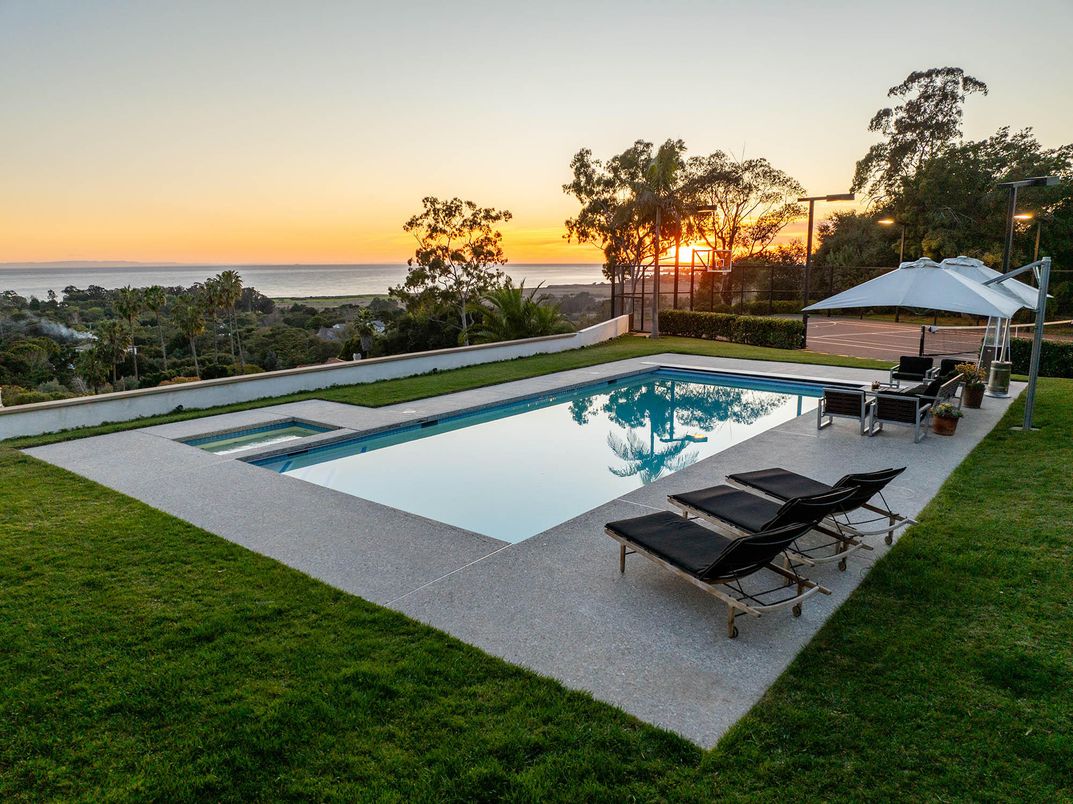 Exterior, Pool, Water