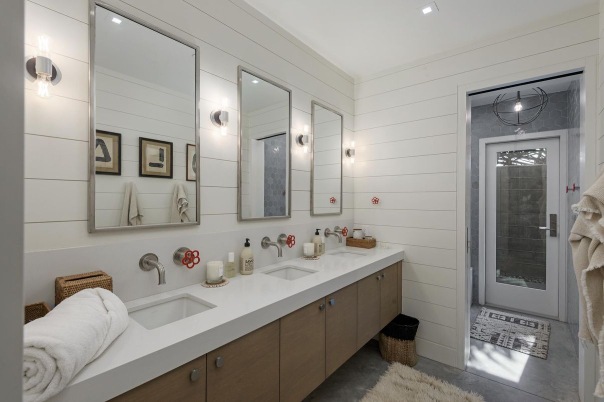 Bathroom, Dual Sink Vanities, Interior, Recessed Lighting
