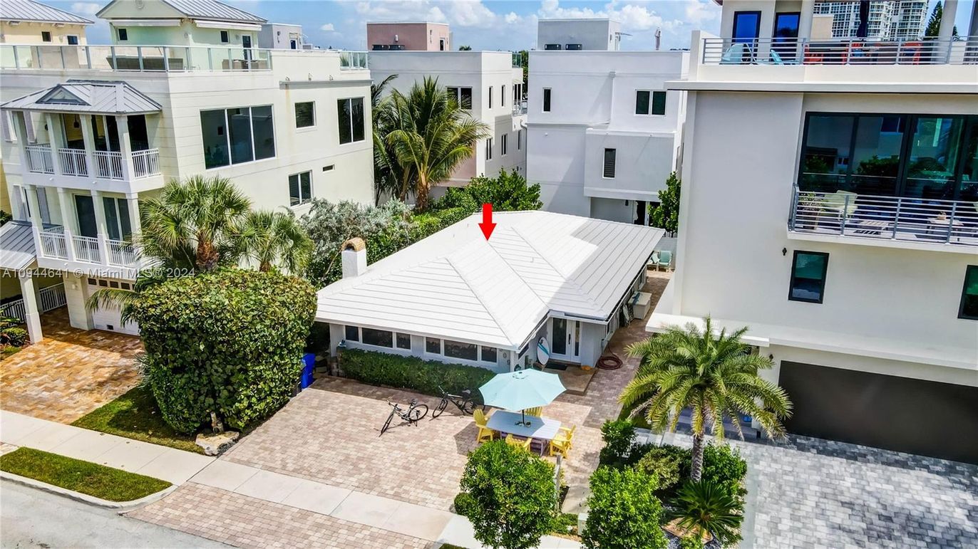 Exterior, Drone